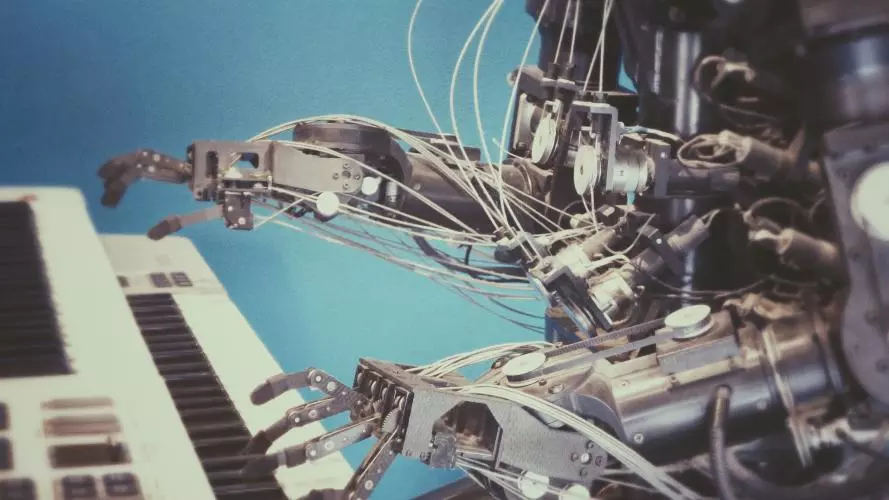 robotplayingpianojpg
