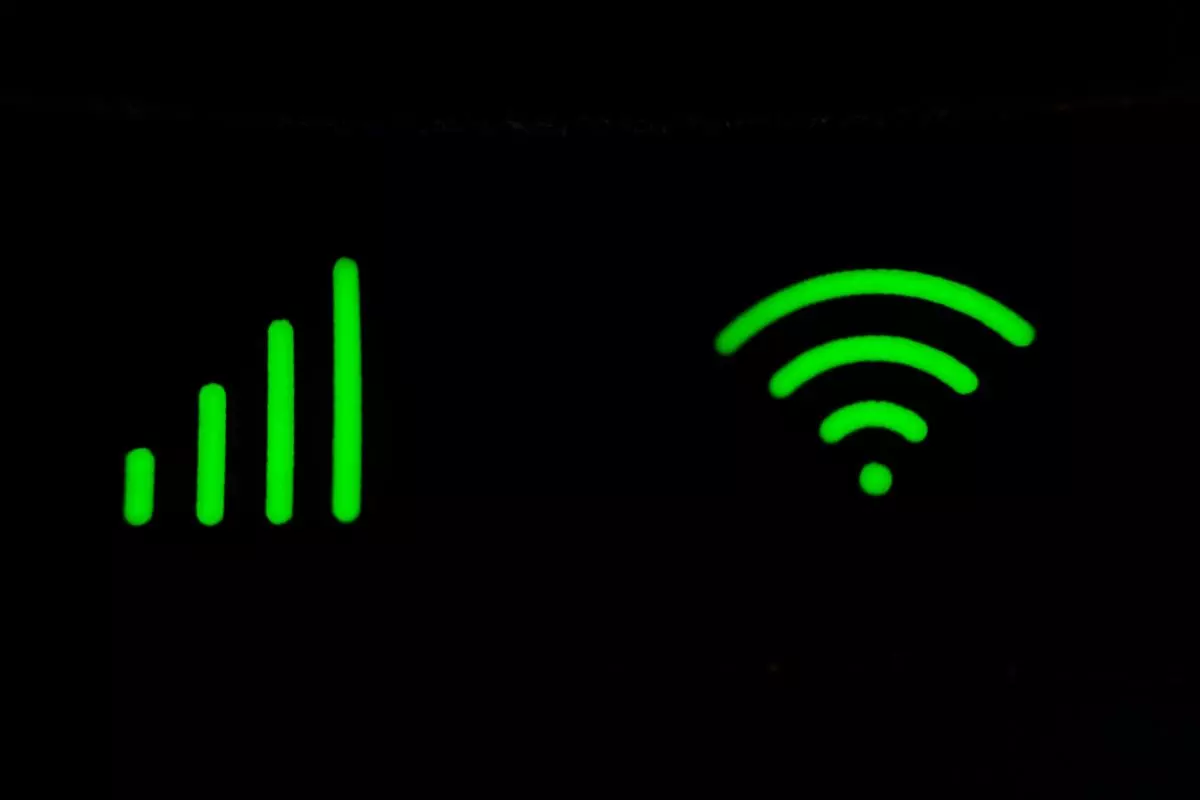 Green signal symbols on black backgroun